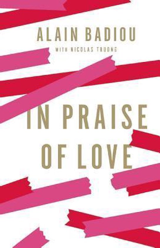 Boek 'In Praise of Love' van Alain Badiou met Nicolas Truong, met een witte kaft versierd met schuine rode en roze linten.