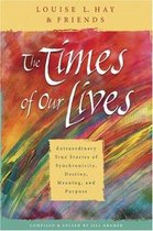 Boek 'The Times of Our Lives' met abstracte kleuren en tekst over synchroniciteit, lotsbestemming, betekenis en doel.