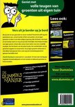 Achterflap van 'Moestuinen Voor Dummies' met een illustratie en tekst over de inhoud.
