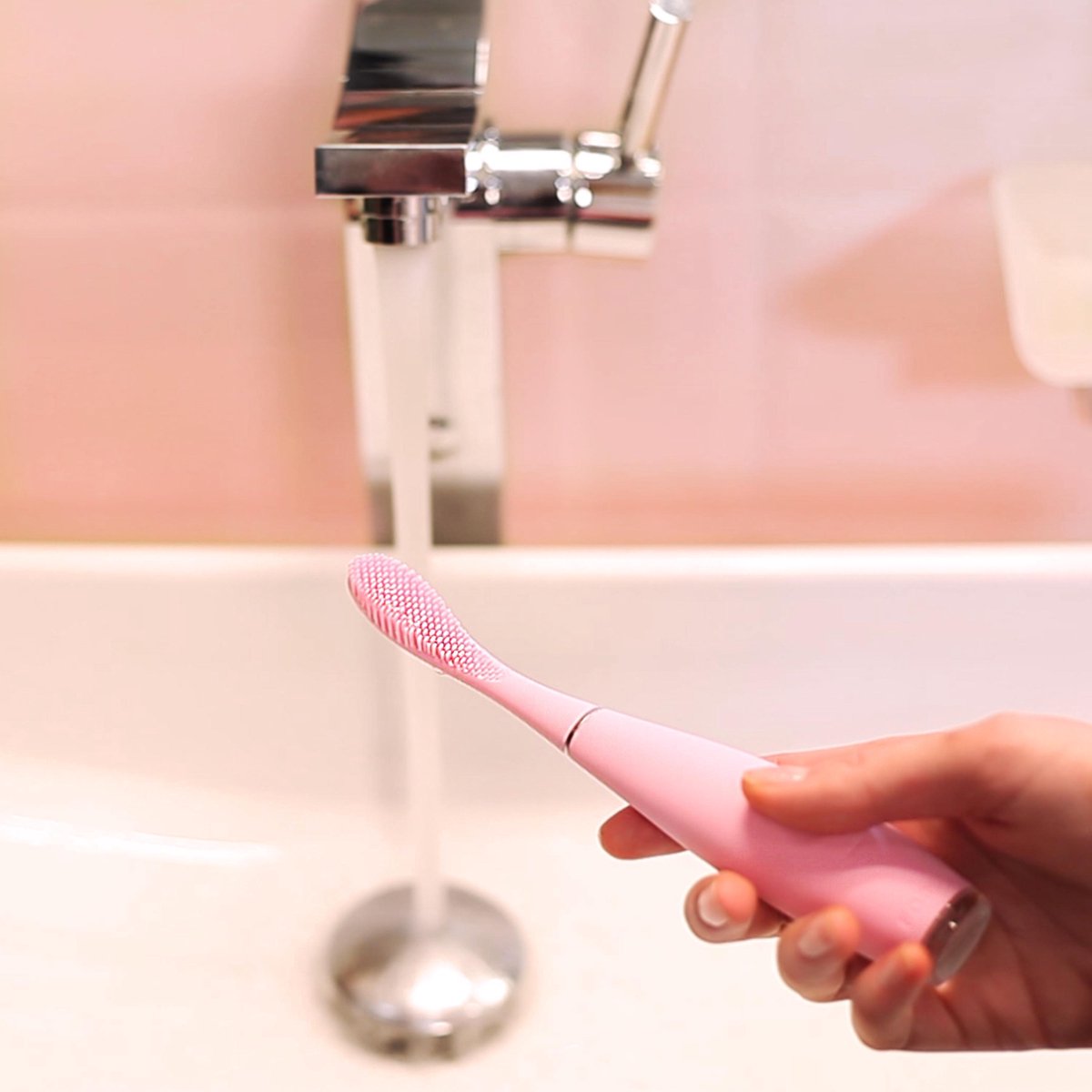 Brosse à Dents électrique Foreo Issa 2 Rose - En Silicone Hygiénique, Rechargeable, Avec 16 Modes De Nettoyage