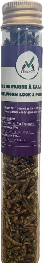 Glazen buis met gedroogde meelwormen met look en peterselie. Label met Nimavert logo en productinformatie.