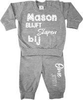 Pyjama met naam kind-lichtgrijs-wit-blijft slapen bij oom-Maat 104/110