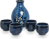 sake set, Edo Japan sake set voor rijstwijn, fles 8 cm breed 11 cm hoog plus Sake cups 4 stuks 4,3 cm breed 3,7 cm hoog Hana Blue uitstekende kwaliteit porselein kleuren blauw / wit bloesem.