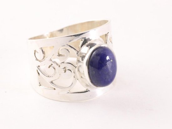 Opengewerkte zilveren ring met lapis lazuli