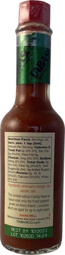 Glazen fles Tabasco Family Reserve met rode dop en groene halslabel. Voedingswaarde-informatie en ingrediënten vermeld.