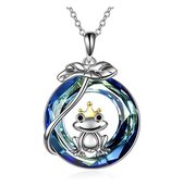 Bijoux by Ive - Ketting met hanger - Collier - Zilverkleurige kikker met goudkleurig kroontje op blauwe synthetische ring