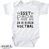 Baby Romper Met Tekst Wit Maat 80 * Snoes * Ssst Papa en ik kijken voetbal * Lief kraam cadeau voor baby's *  Babyshower cadeau * Kraamcadeau * Papa Cadeau * Cadeau voor voetbal vaders * Baby