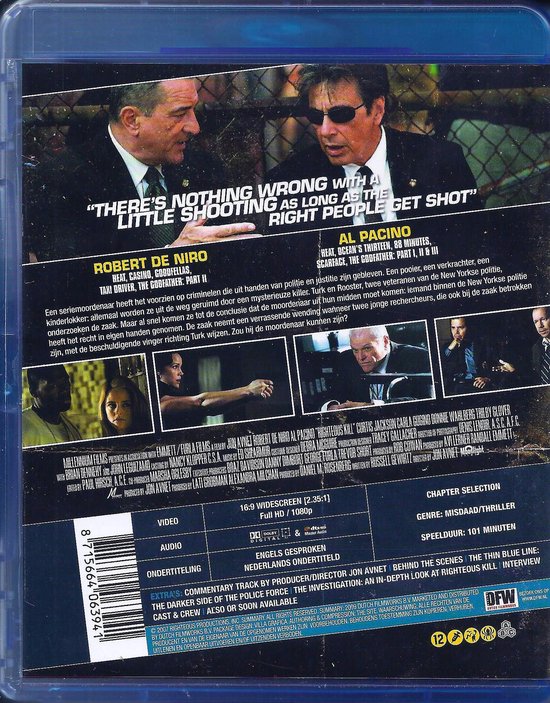 Al Pacino en Robert De Niro zitten, met tekst "THERE'S NOTHING WRONG WITH A LITTLE SOMETHING AS LONG AS THE RIGHT PEOPLE GET SHOT".