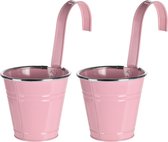 Set van 2x stuks bloempotten/plantenbakken zinken emmertjes met ophanghaak pastel roze 14x13x24 cm - Balkon/schutting plantenpot