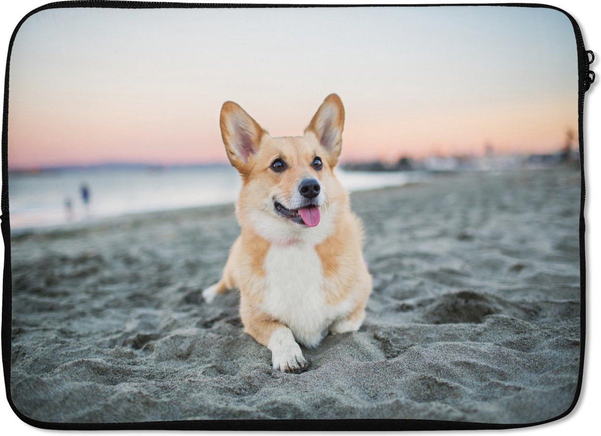 Laptophoes 13 inch - Hond op het strand - Laptop sleeve - Binnenmaat 32x22,5 cm - Zwarte achterkant