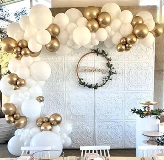 BACKDROP BALLONS ORGANIQUES BLANC ET BRONZE