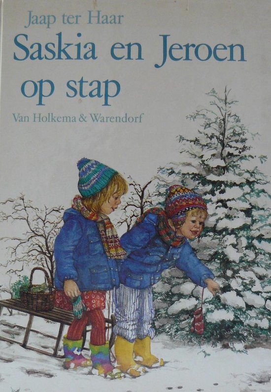 Kinderboek 'Saskia en Jeroen op stap' met twee kinderen in winterkleding op een slee.