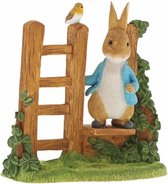 Pieter Konijn op houten ladder beeldje - Peter Rabbit on Wooden Stile Figurine - Beatrix Potter - Peter Rabbit