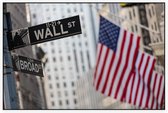 Amerikaanse vlaggen op Wall Street in New York City - Foto op Akoestisch paneel - 90 x 60 cm