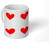 Mok - Koffiemok - Een illustratie met hartjes in verschillende vormen op een witte achtergrond - Mokken - 350 ML - Beker - Koffiemokken - Theemok