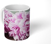 Mok - Roze pioenrozen op tafel - 350 ML - Beker