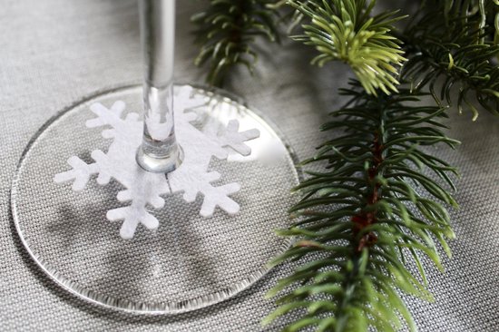 glasmarkers sneeuwvlok - 6 stuks - wit - tafeldecoratie kerst - wijnglas versiering - Eetsmaakvol.nl
