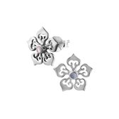 Zilveren oorbellen | Oorstekers | Zilveren oorstekers, bloem met opengewerkte details en kristal