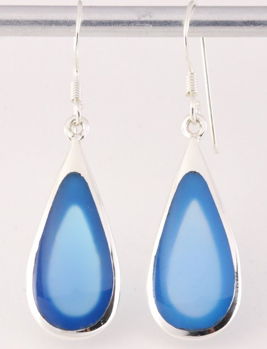 Druppelvormige zilveren oorbellen met blauwe agaat | bol