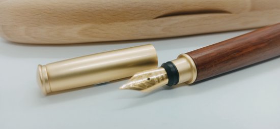 CLASSIC , vulpen in palissander houten met elegante ovale houten doosje.  PELIKAN-inkt. | bol
