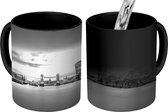 Magische Mok - Foto op Warmte Mok - De skyline van Londen tijdens zonsondergang - zwart wit - 350 ML