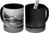 Magische Mok - Foto op Warmte Mok - De skyline van de stad Luanda in het Afrikaanse Angola - zwart wit - 350 ML