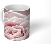 Mok - Dauwdruppeltjes op een enkele roze roos - 350 ML - Beker