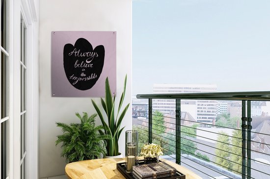 Tuinposter 50x50 cm - Tuindecoratie Always believe in the impossible - Roze - Spreuken - Quotes - Poster voor in de tuin - Buiten decoratie - Schutting tuinschilderij - Tuindoek muurdecoratie - Wanddecoratie balkondoek