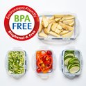 Boîtes transparentes avec couvercles bleus remplies de quartiers de pommes de terre, rondelles de courgettes, poivrons, tomates cerises et filaments verts. Cercle rouge : 'Écologique Sans BPA Sans Bisphénol A'.