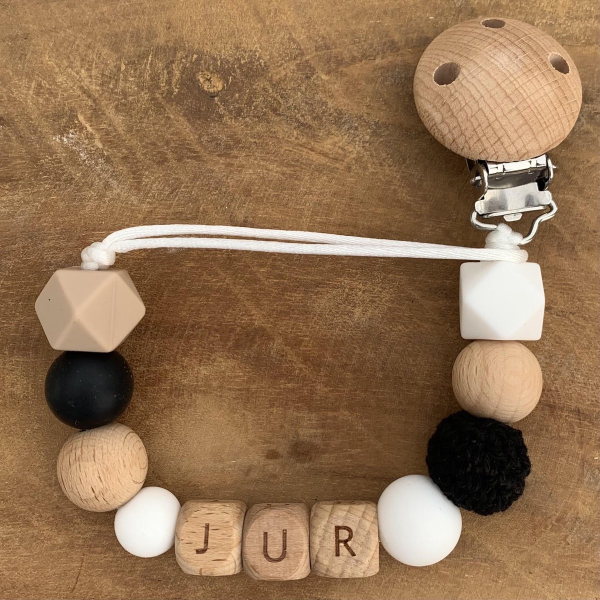 Goedkoopste Speenkoord met naam | Gepersonaliseerd | Zwart wit - Hout | Gender neutraal | Kraamcadeau | Baby | Speenclip | Speenketting | Bebbes