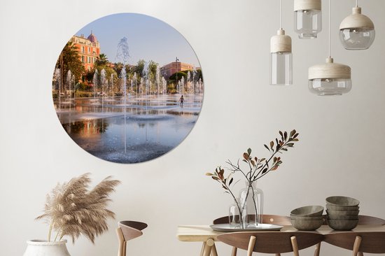 Lavabos sur une place de la ville française de Nice Cercle mural aluminium ⌀ 140 cm
