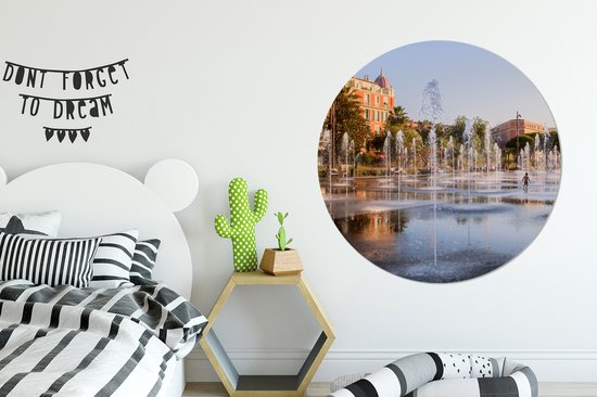 Lavabos sur une place de la ville française de Nice Cercle mural aluminium ⌀ 140 cm