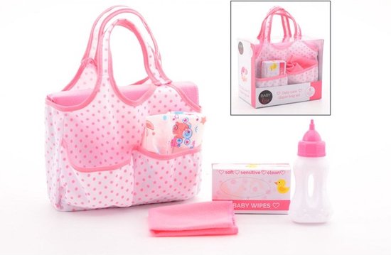 Roze poppenluiertas met stippen, luiers, flesje en doekjes, met een kleine afbeelding van de verpakking.
