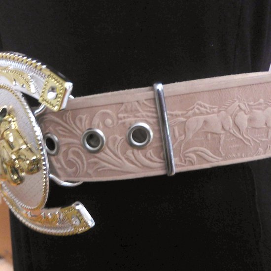 Ceinture à la main - en cuir de selle - avec motif cheval - et grande boucle  - modèle... | bol.com