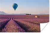 Hete luchtballon over een landschap in Frankrijk Poster 180x120 cm - Foto print op Poster (wanddecoratie woonkamer / slaapkamer) / Voertuigen Poster XXL / Groot formaat!