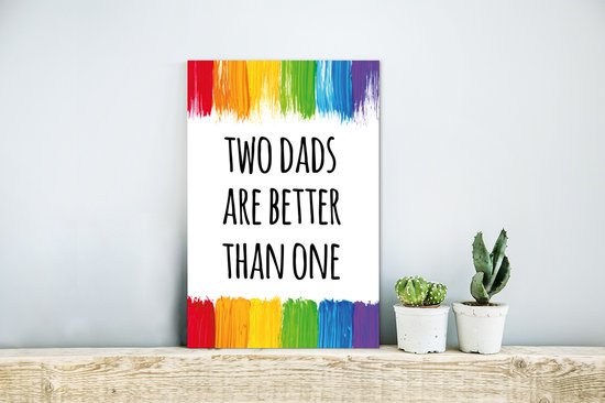Wanddecoratie Metaal - Aluminium Schilderij Industrieel - Quotes - Two dads are better than one - Spreuken - Papa - 20x30 cm - Dibond - Foto op aluminium - Industriële muurdecoratie - Voor de woonkamer/slaapkamer