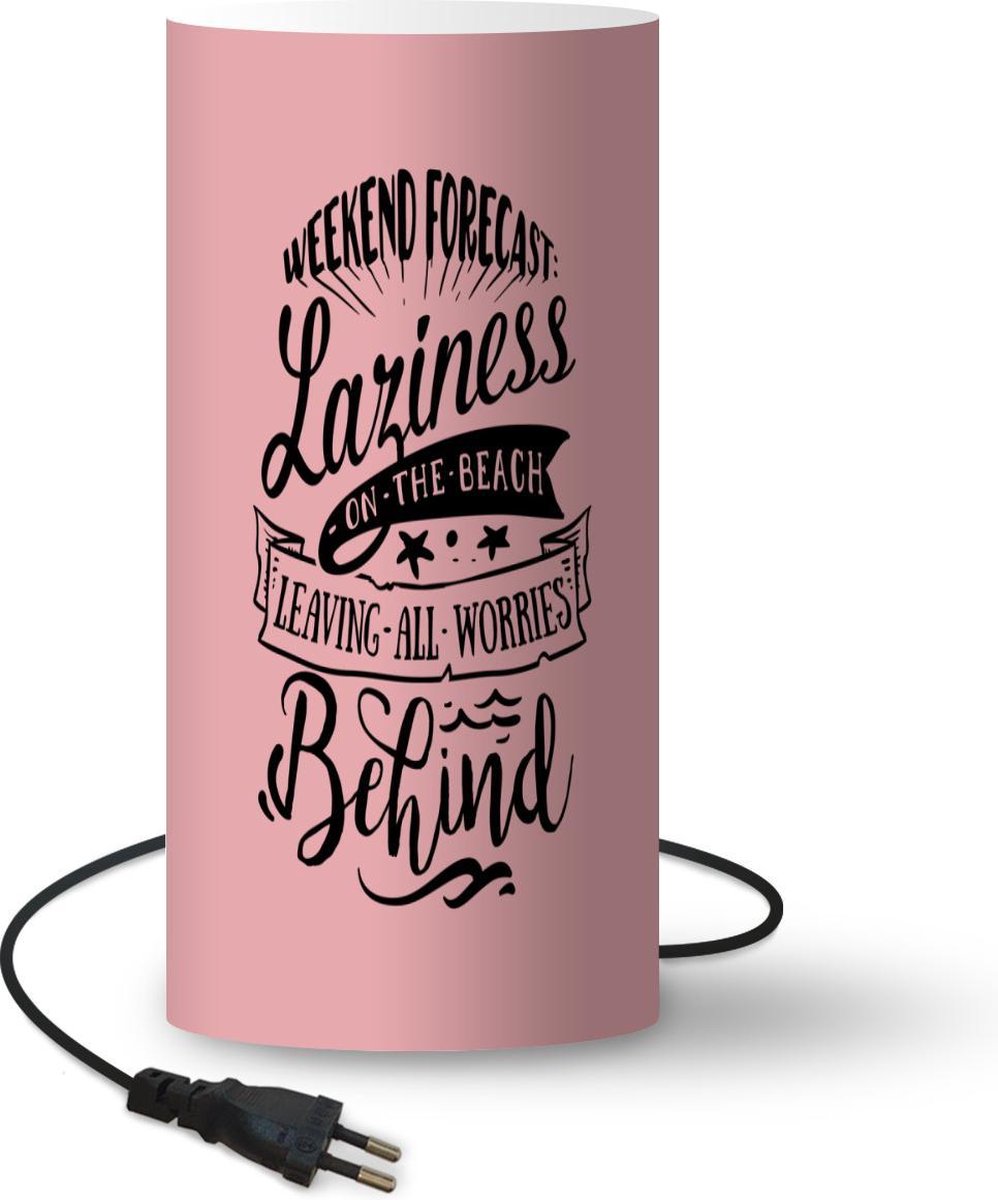 Lamp - Nachtlampje - Tafellamp slaapkamer - Zomer - Quote - Roze - 54 cm hoog - Ø24.8 cm - Inclusief LED lamp