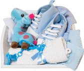 Kraam cadeau geboorte zoon jongen 7 delig met blauwe baby sneakers en blauw knuffeltje