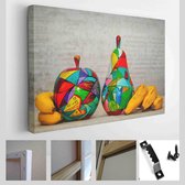 Decoratieve appel en peer met natuurlijke bananen. Fruitkleuren geschilderd, handgemaakt. Het werk van hedendaagse kunstenaar - Modern Art Canvas - Horizontaal - 326744138