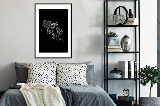 Cadre photo avec affiche Zwart Wit- Branche avec feuilles rondes sur fond noir - noir et blanc - 60x90 cm - Cadre pour affiche