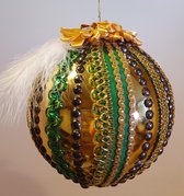 Luxe kerstbal Claus - Exclusieve doe het zelf kerstbal - Kant en bandjes - Goud - 15cm