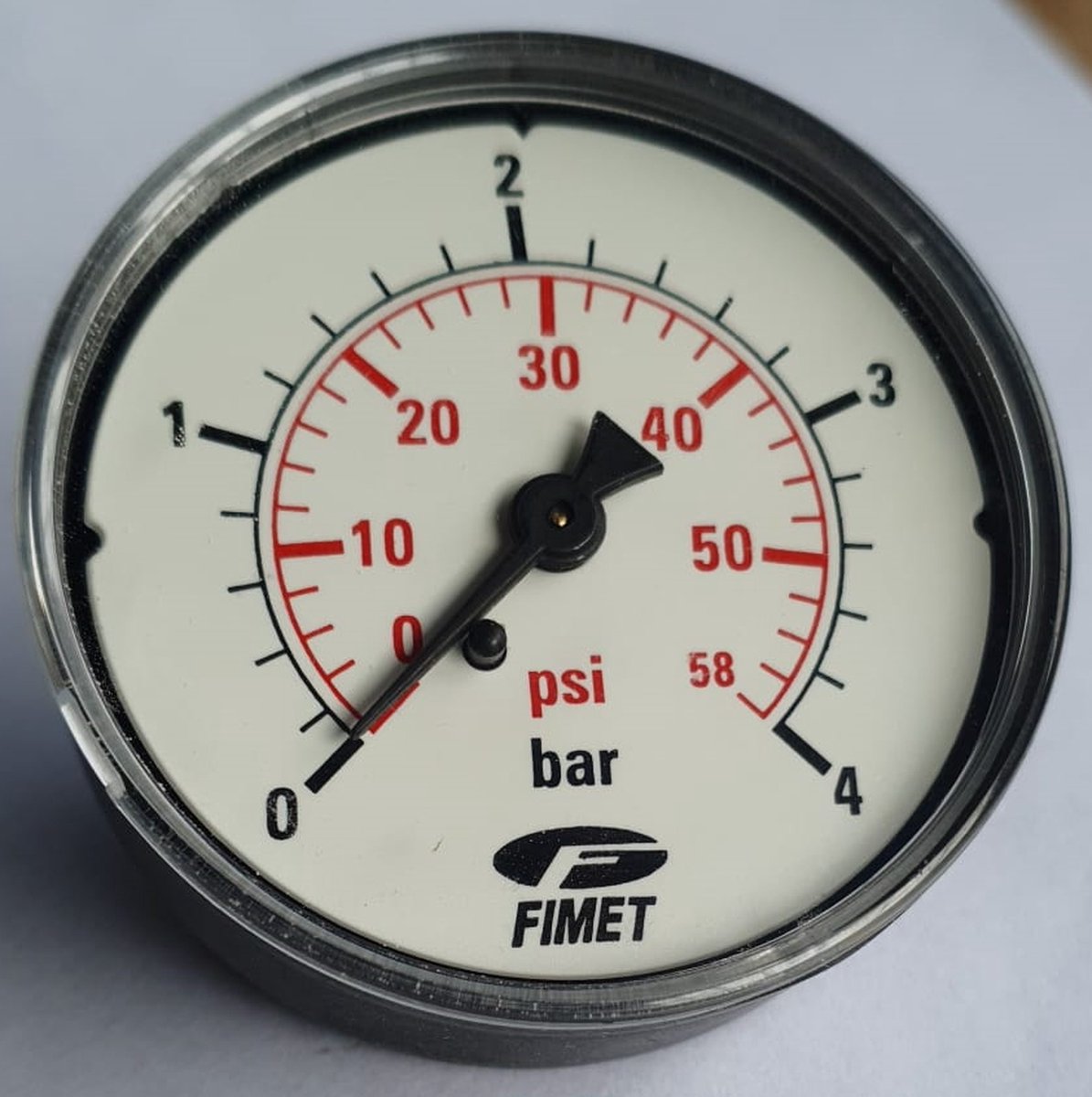 K&W Manometer 63 mm diameter 0-4 bar met 1/4" achter aansluiting geschikt voor luchtdruk