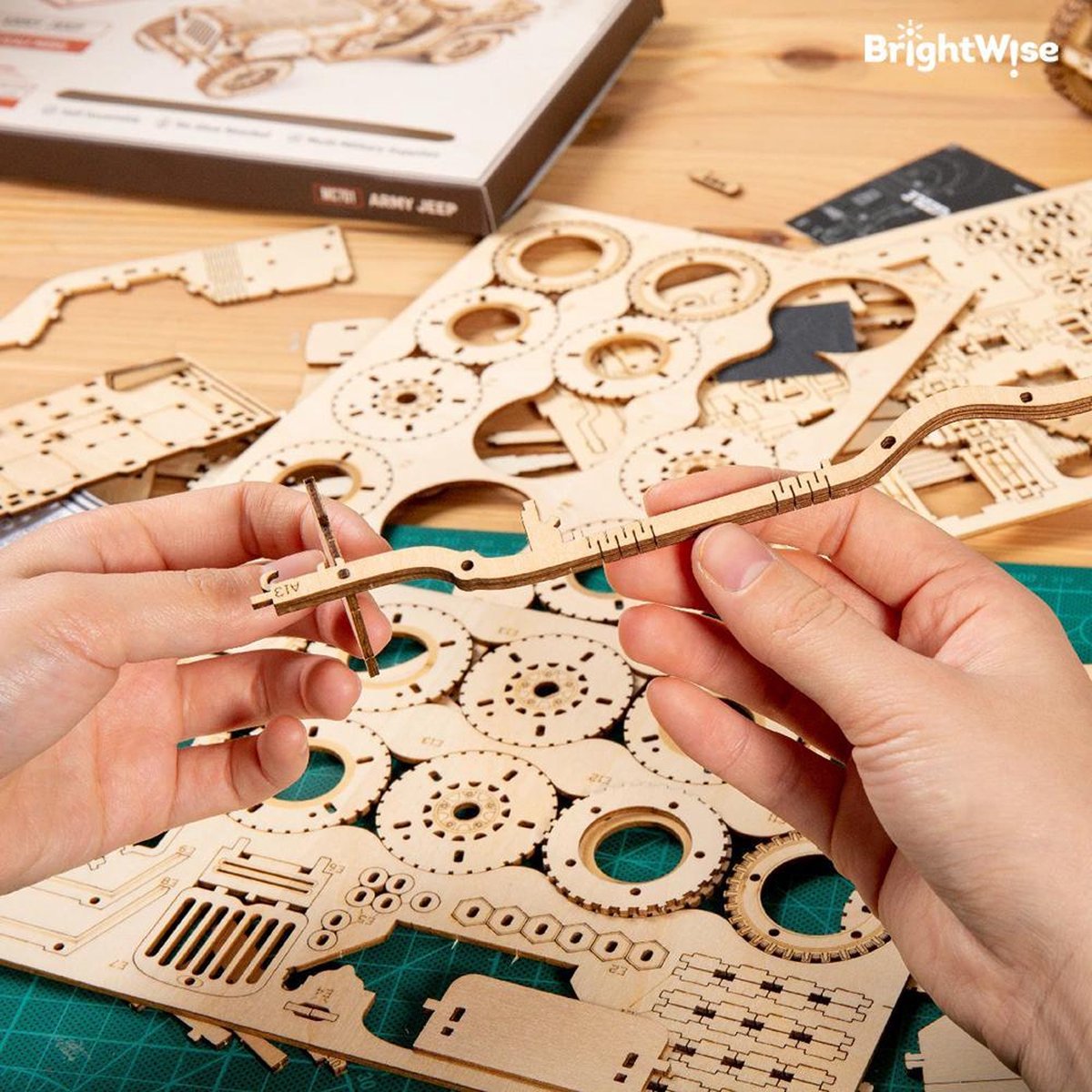 BrightWise® Robotime Grand Prix Auto Hout Modelbouw Pakket Zonder Lijm - Bouwpakketten volwassenen - Bouwpakketten kinderen - Modelbouwpakketten volwassenen - Miniatuur bouwpakket volwassenen - Modelbouw auto — afbeelding 7