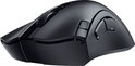 Zijaanzicht van de zwarte Razer Deathadder V2 X HyperSpeed gamingmuis, met focus op de knoppen en het scrollwiel.