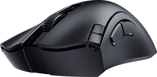 Zijaanzicht van de zwarte Razer Deathadder V2 X HyperSpeed gamingmuis, met focus op de knoppen en het scrollwiel.