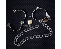 Nooitmeersaai -Zilveren voetboeien met ketting - 9,2 x 7,3 cm