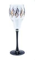 Champagneglas met herhalende vioolsleutels.