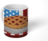 Mok - een kersentaart met een Amerikaanse vlag - 350 ML - Beker