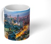 Mok - Kleurrijke panorama van Chengdu in de avond - 350 ML - Beker