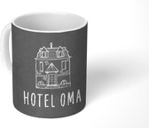 Mok - Koffiemok - Spreuken - Quotes Hotel Oma - Grootmoeder - Moederdag cadeautje - Mokken - 350 ML - Beker - Koffiemokken - Theemok - Mok met tekst